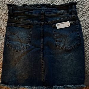 Girls brand new “Joes shay skirt” size 12. Excellent condition..